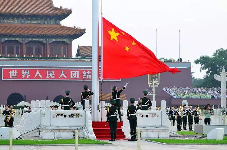 全网最恩爱夫妻官宣离婚，冲上热搜第一，网友炸了：不能接受！